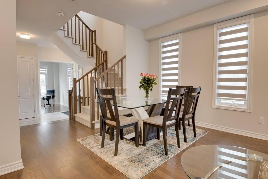 Peaceful House At Barrhaven Ottawa