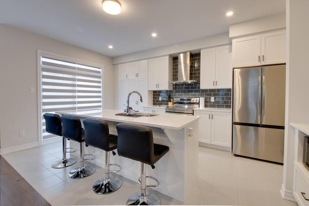 Peaceful House At Barrhaven Ottawa