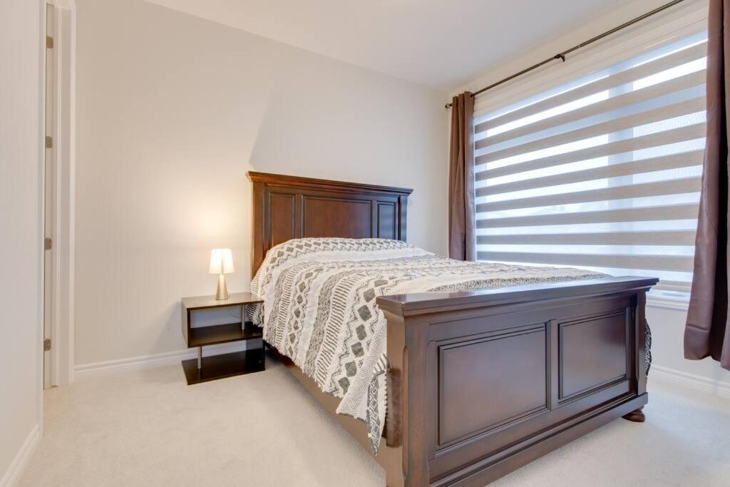 Peaceful House At Barrhaven Ottawa