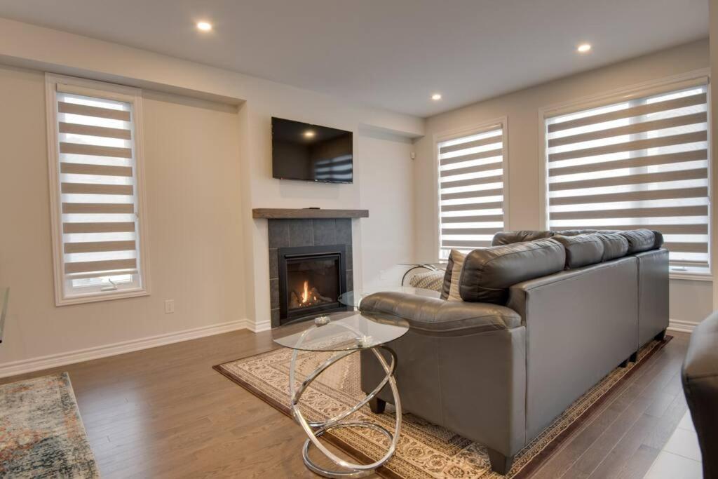 Peaceful House At Barrhaven Villa *