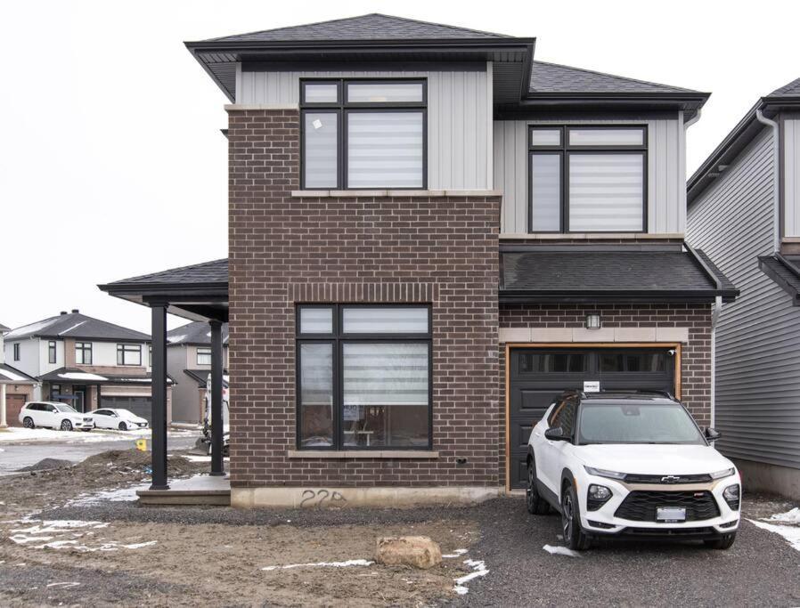 Villa Peaceful House At Barrhaven
